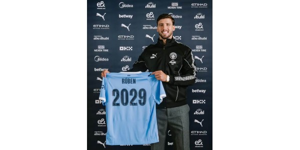 Rúben Dias renova contrato com o Manchester City até 2029